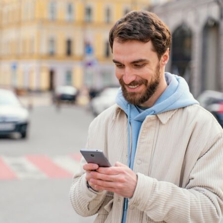 É mais fácil fazer uma aposta pelo celular ou jogar na loteria?